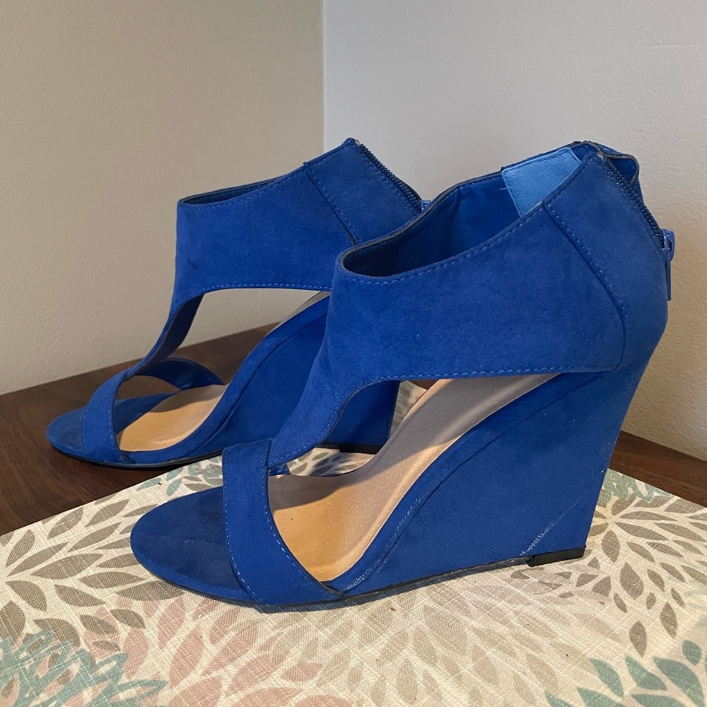 Bright blue wedges